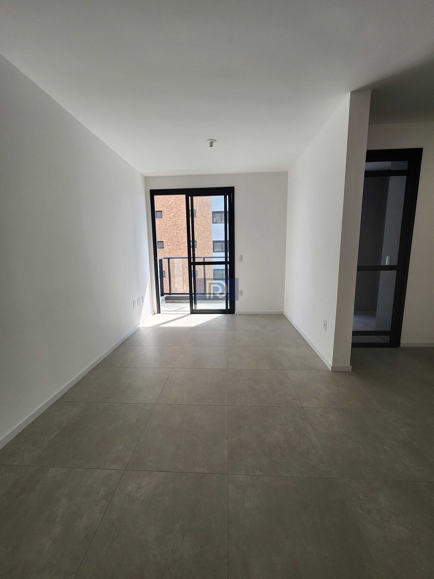 Apartamento à venda com 2 quartos, 65m² - Foto 4