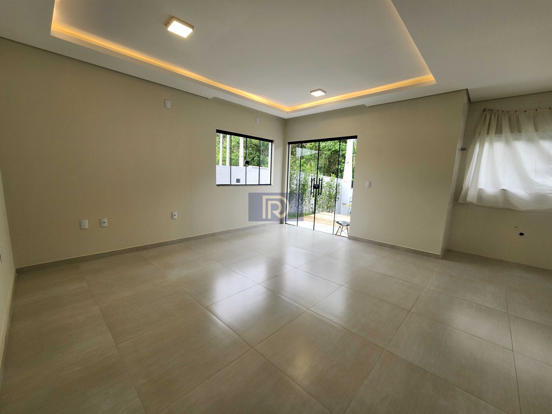 Casa à venda com 3 quartos, 101m² - Foto 4