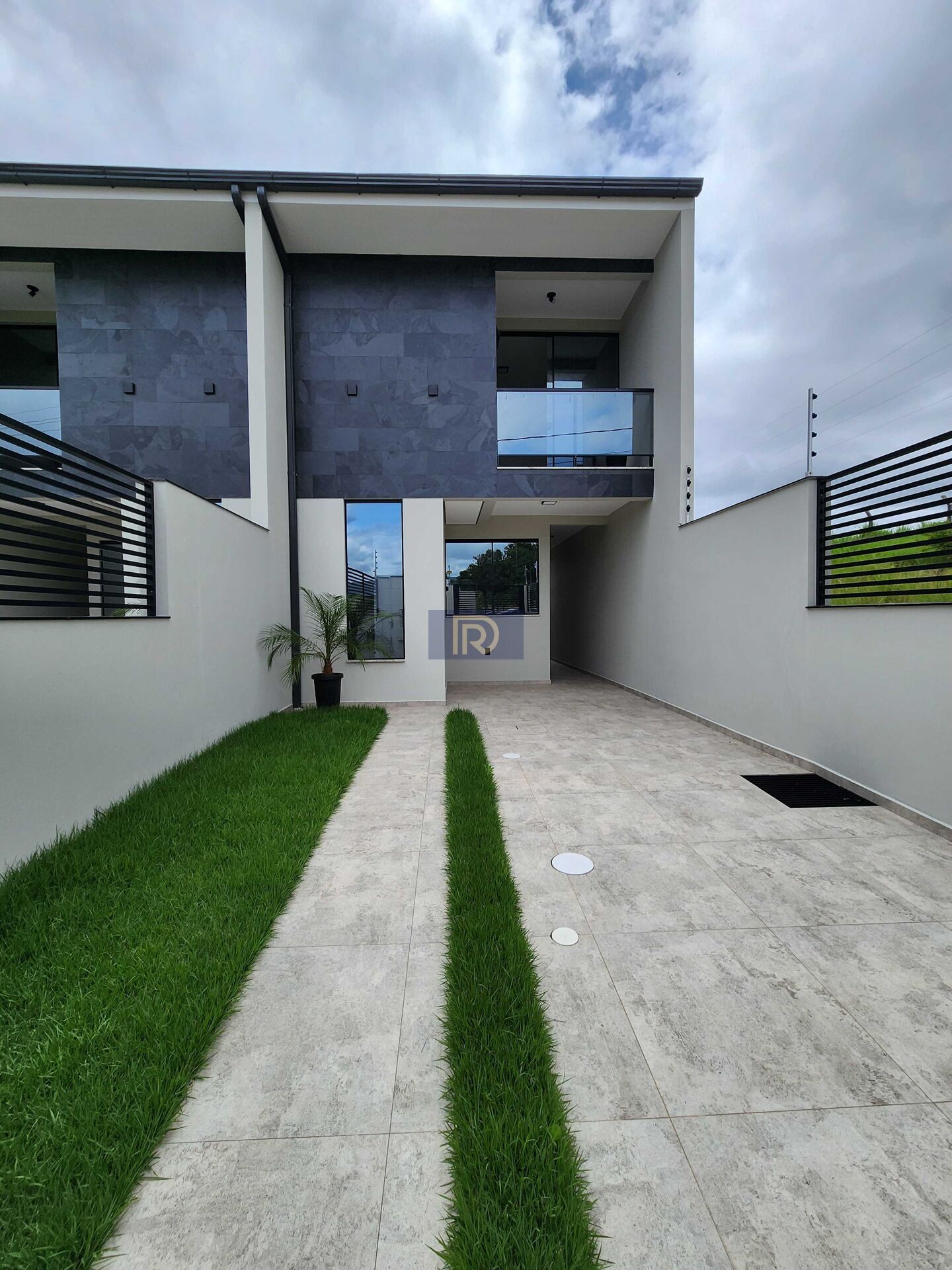 Sobrado à venda com 3 quartos, 102m² - Foto 1