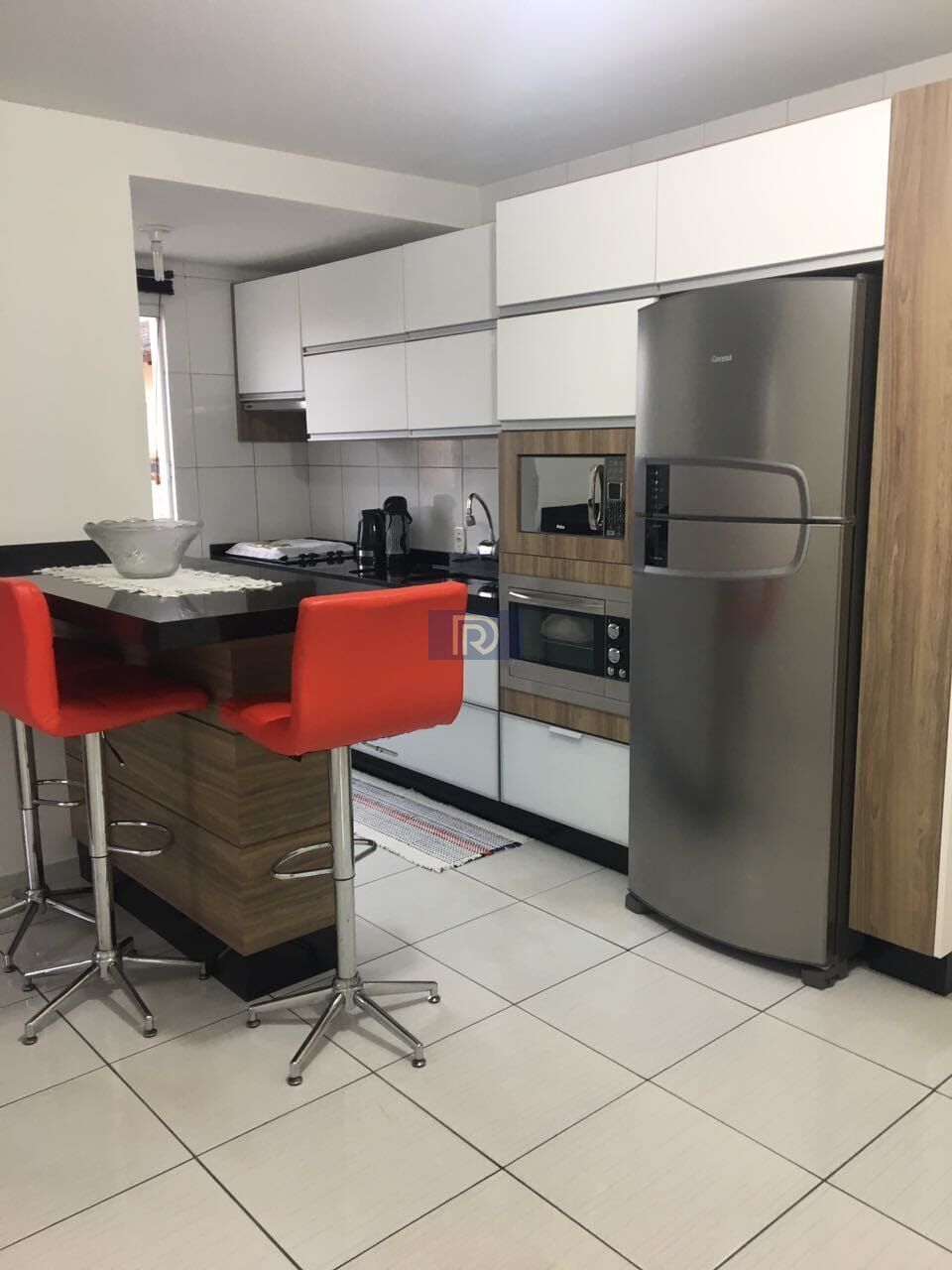 Apartamento à venda com 2 quartos, 70m² - Foto 2