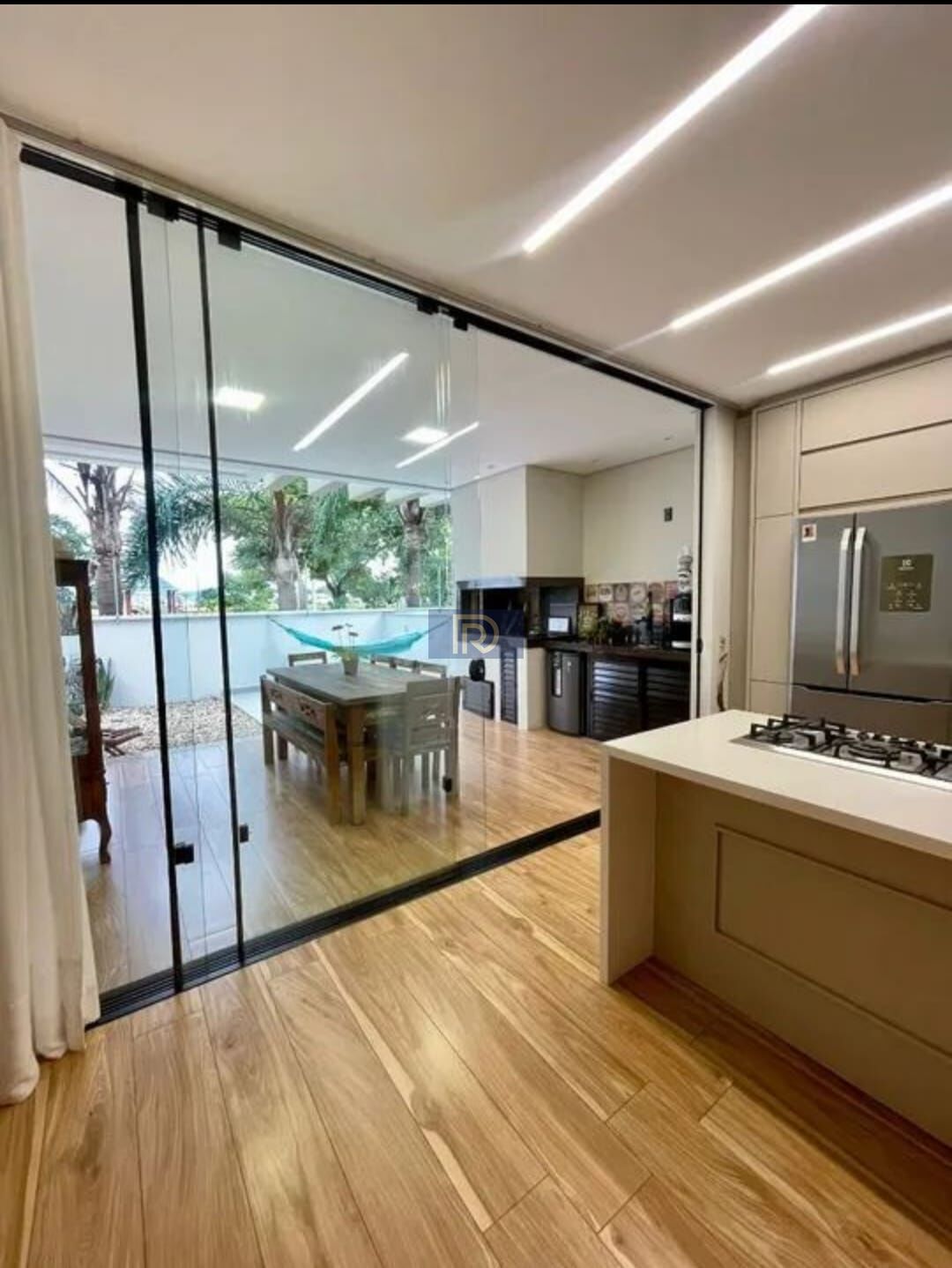 Casa à venda com 3 quartos, 238m² - Foto 8