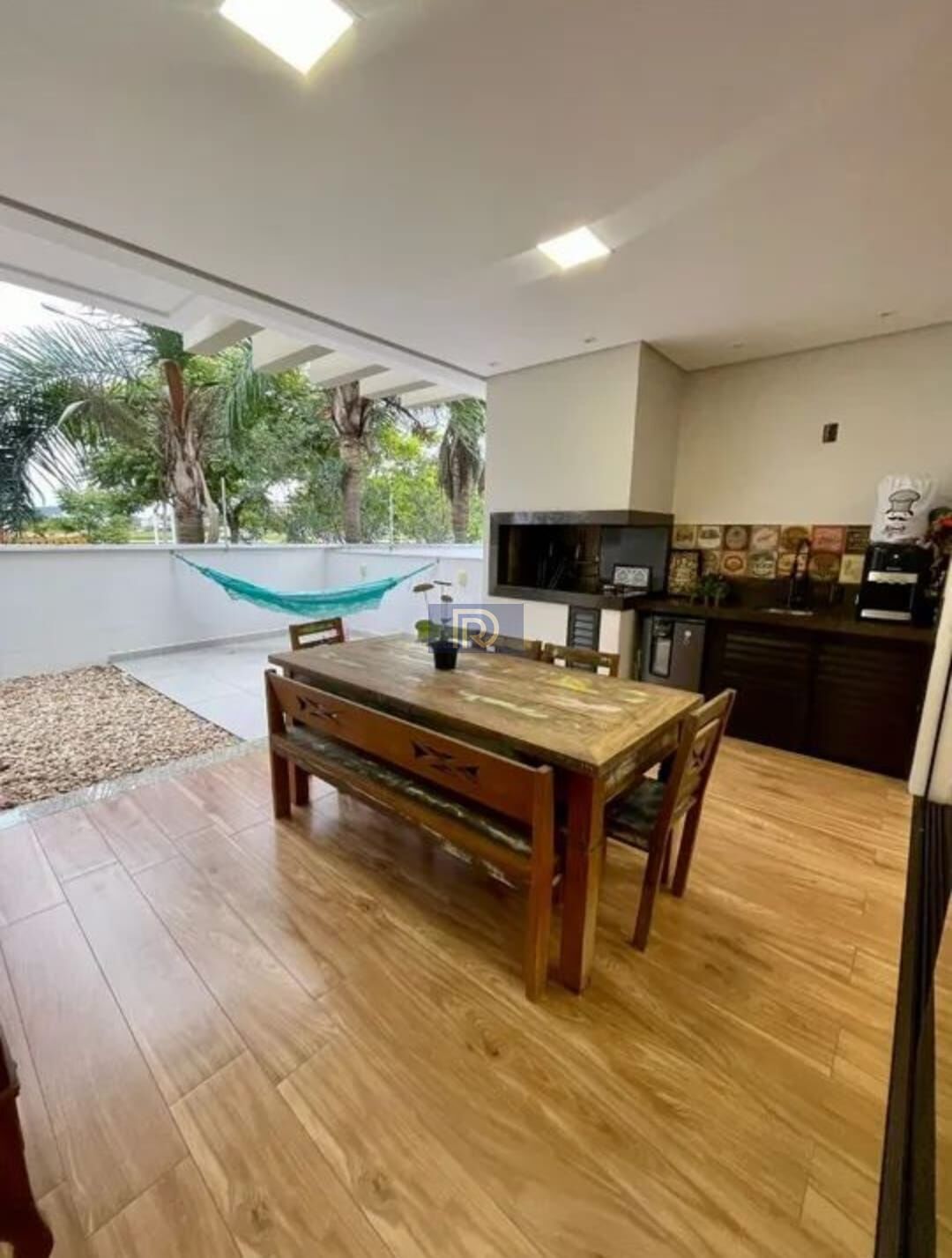 Casa à venda com 3 quartos, 238m² - Foto 3