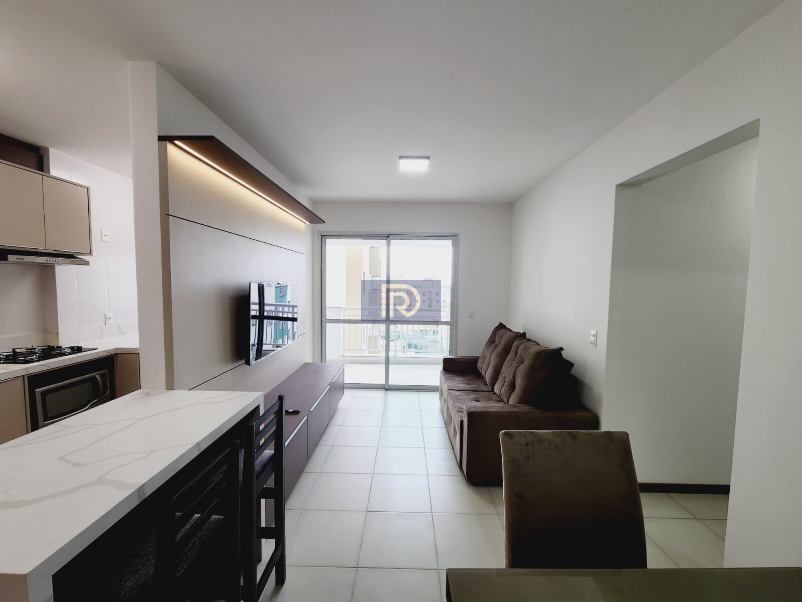 Apartamento à venda com 2 quartos, 67m² - Foto 2