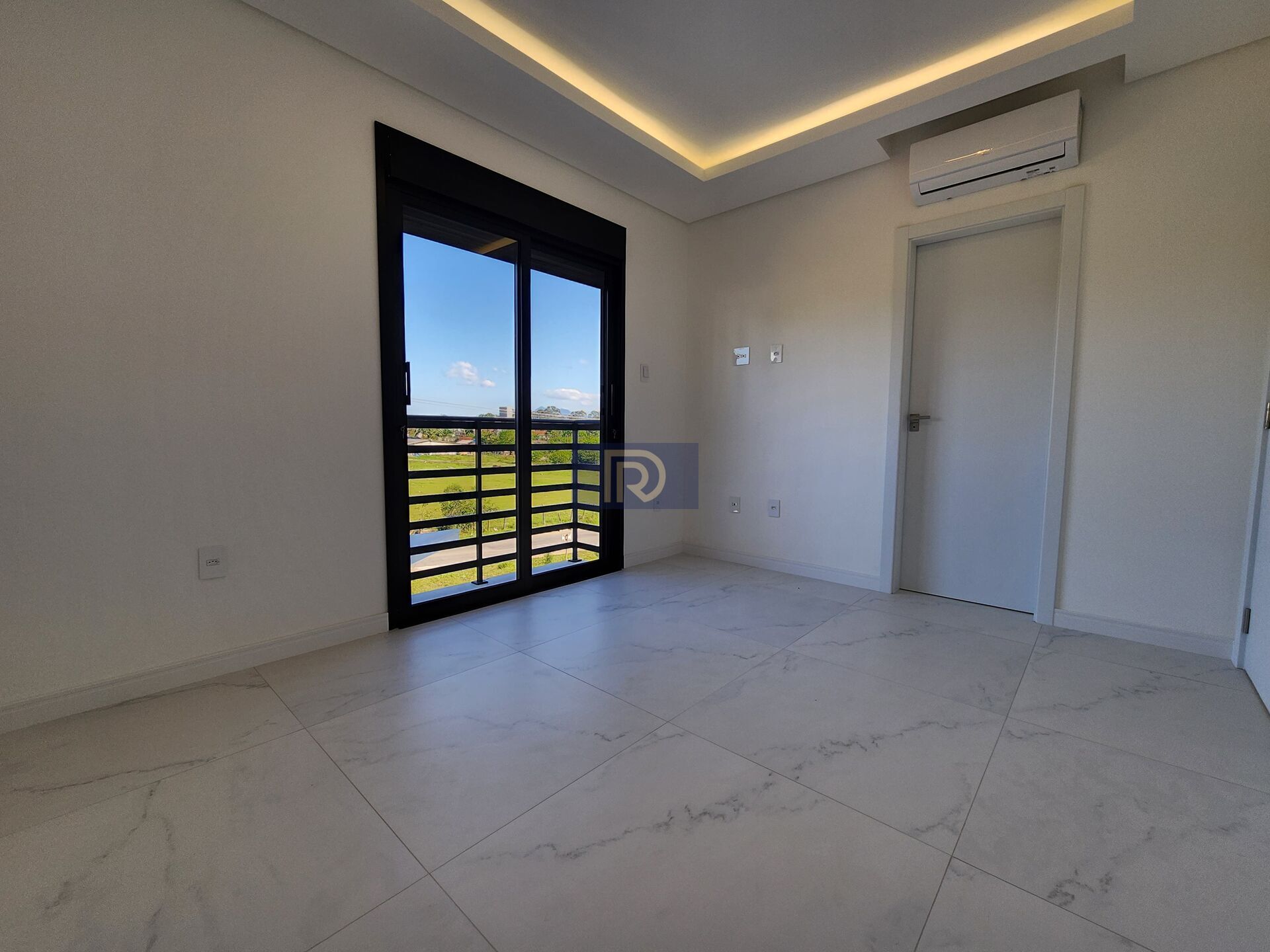 Casa à venda com 4 quartos, 241m² - Foto 16