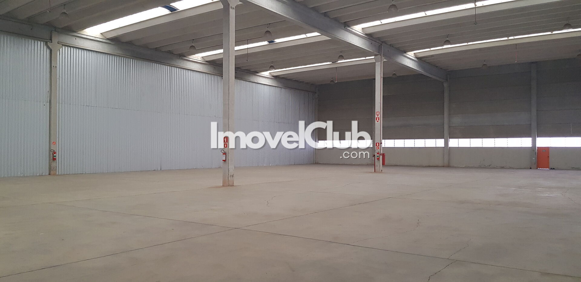 Depósito-Galpão-Armazém para alugar, 1220m² - Foto 1