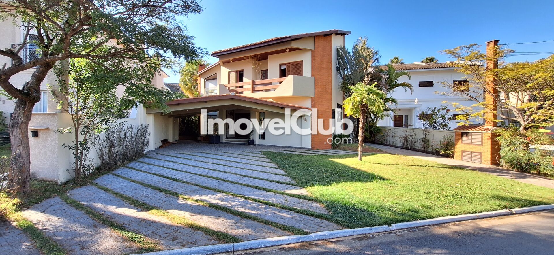 Casa para alugar com 4 quartos, 384m² - Foto 1