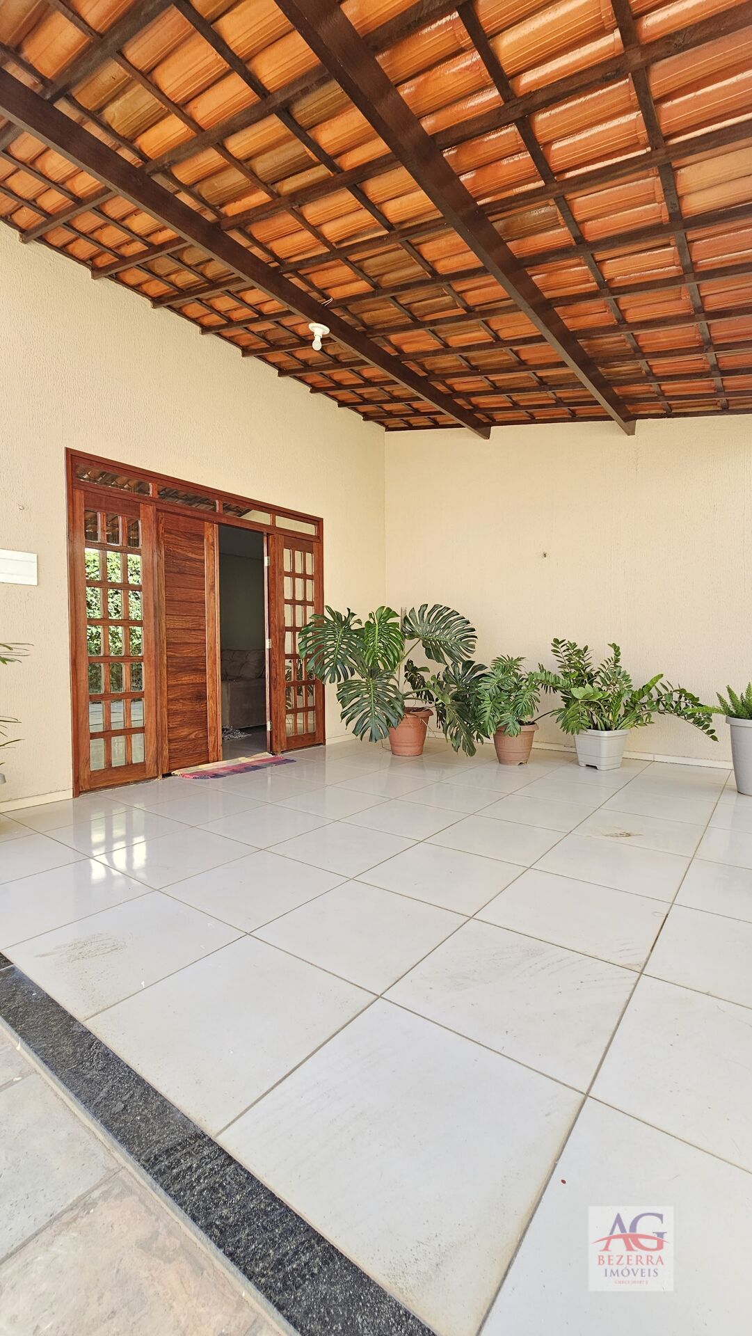 Casa à venda com 4 quartos, 178m² - Foto 1