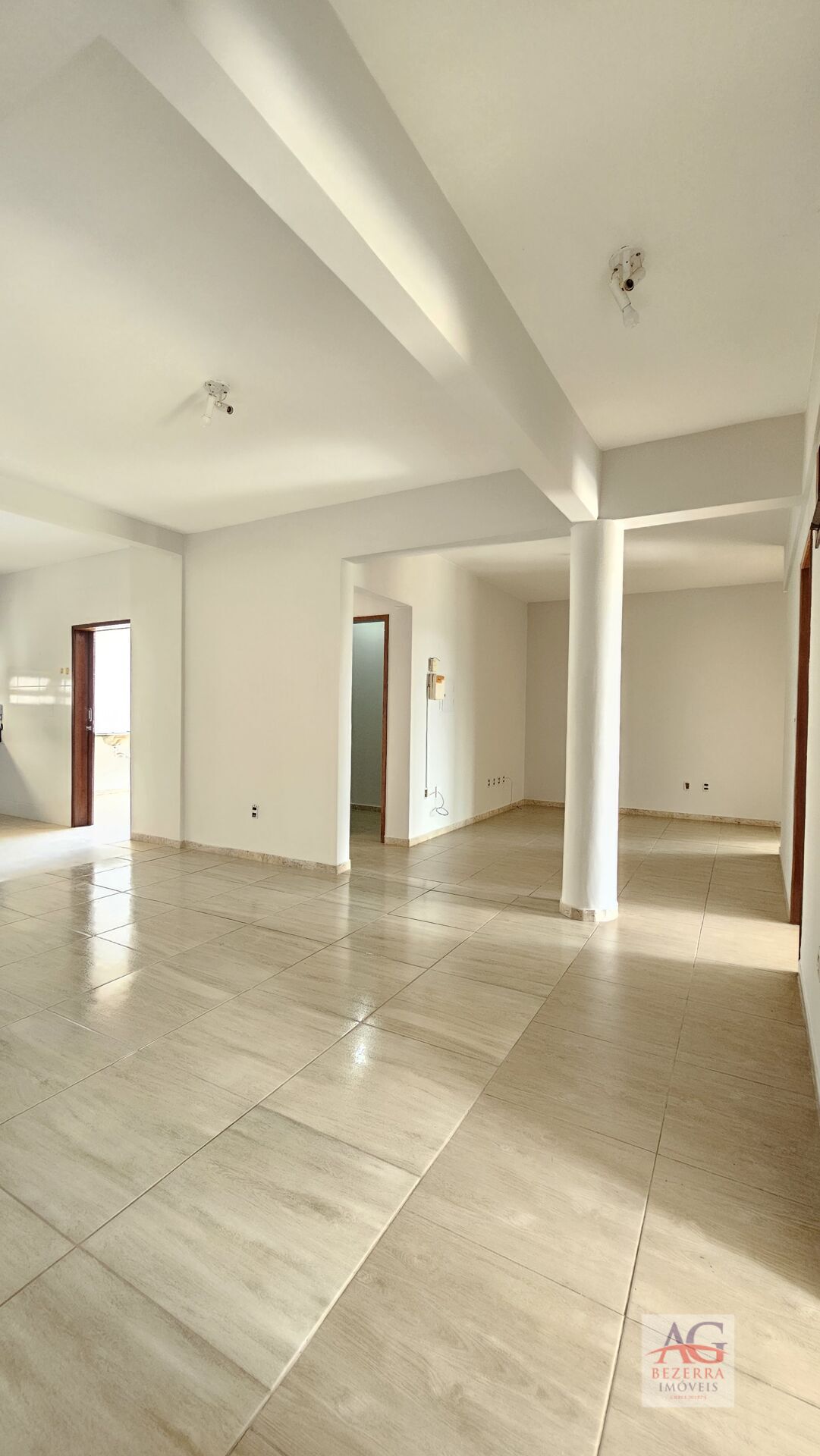 Casa para alugar com 3 quartos, 200m² - Foto 2