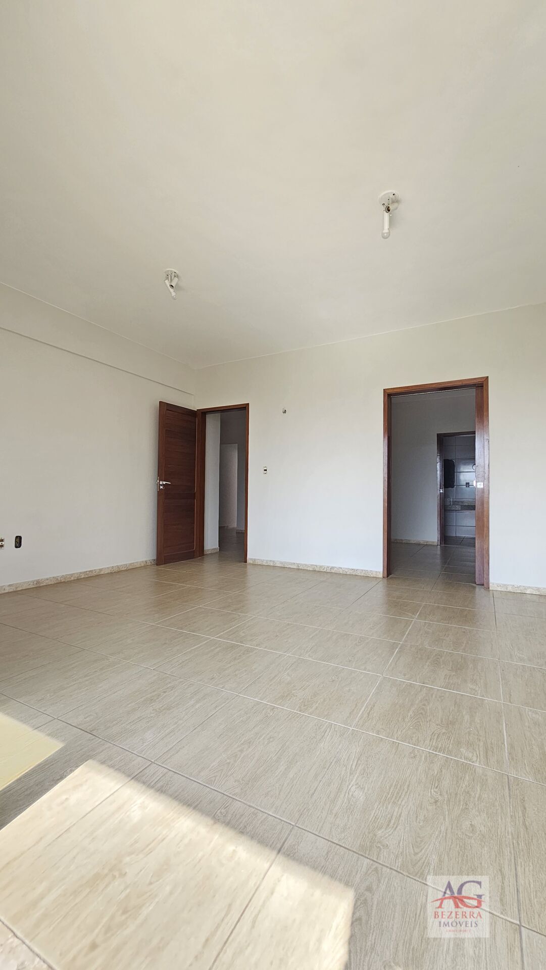 Casa para alugar com 3 quartos, 200m² - Foto 12