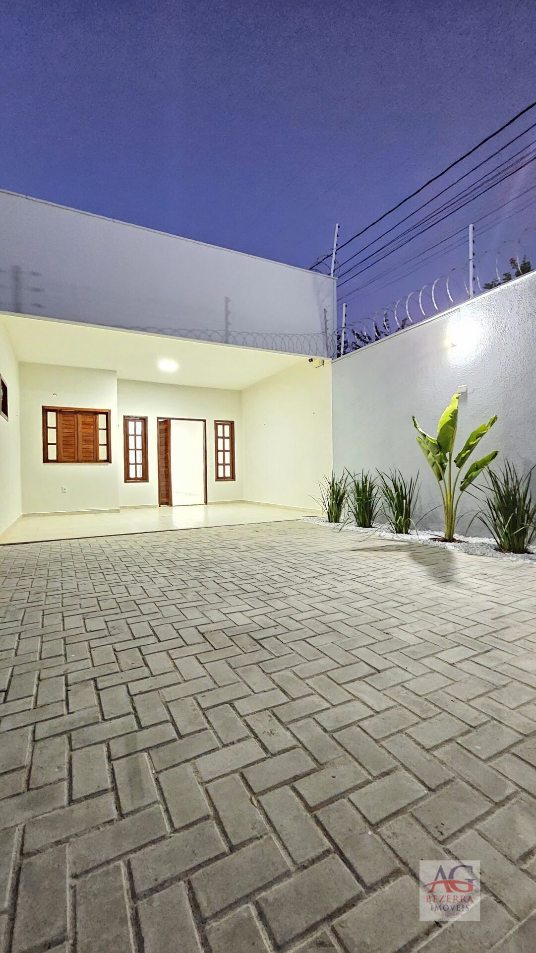 Casa à venda com 3 quartos, 130m² - Foto 1
