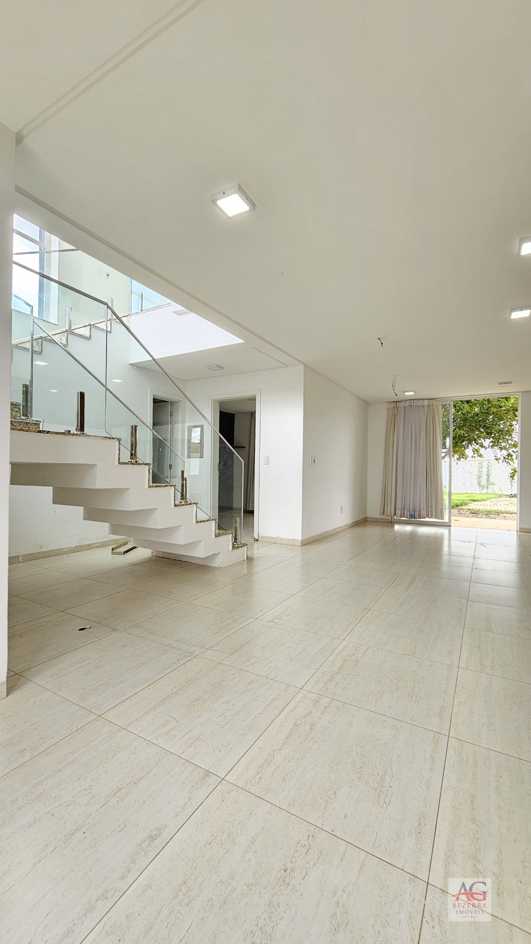Casa de Condomínio para alugar com 3 quartos, 220m² - Foto 4