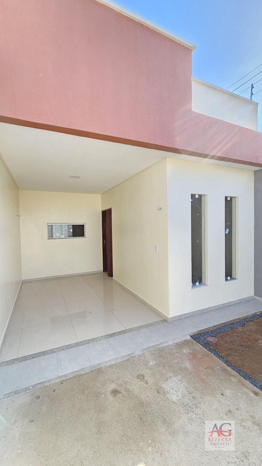 Casa à venda com 3 quartos, 94m² - Foto 1