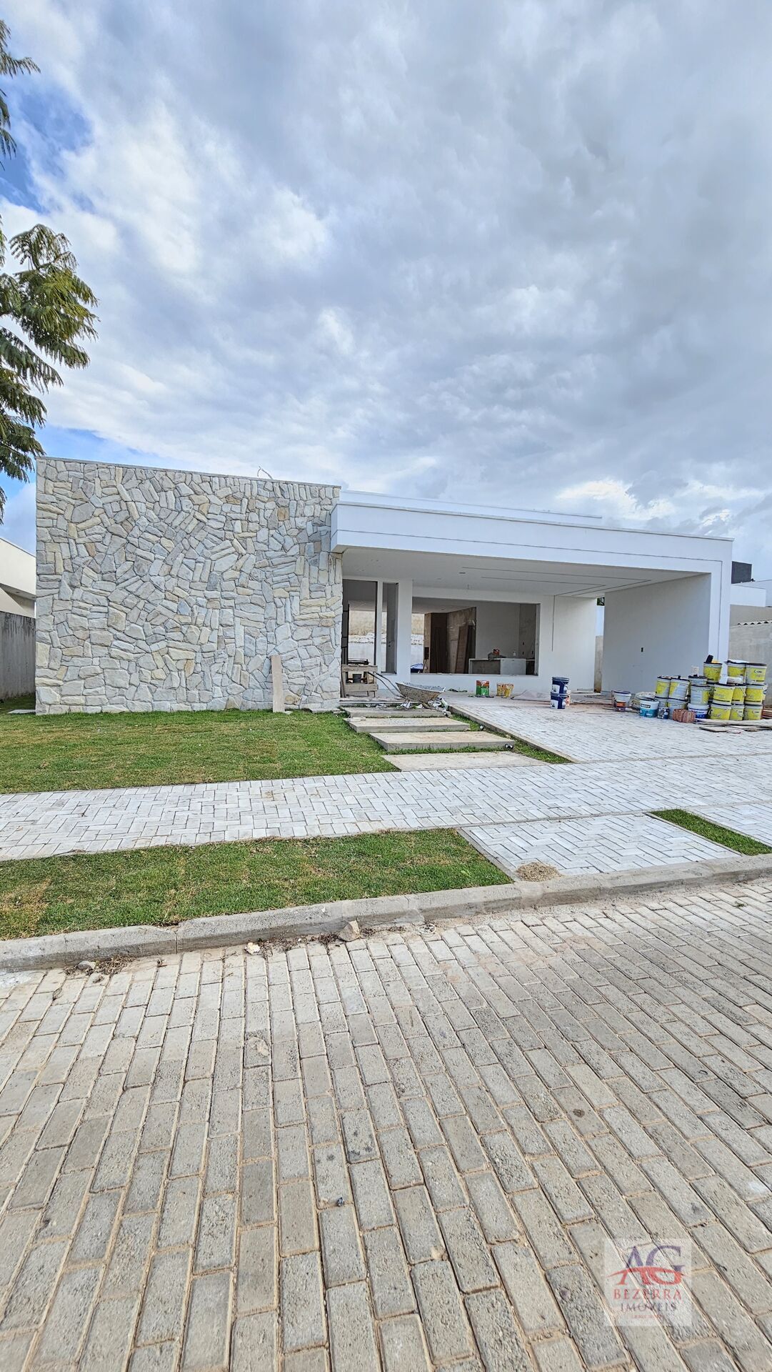 Casa à venda com 3 quartos, 174m² - Foto 1