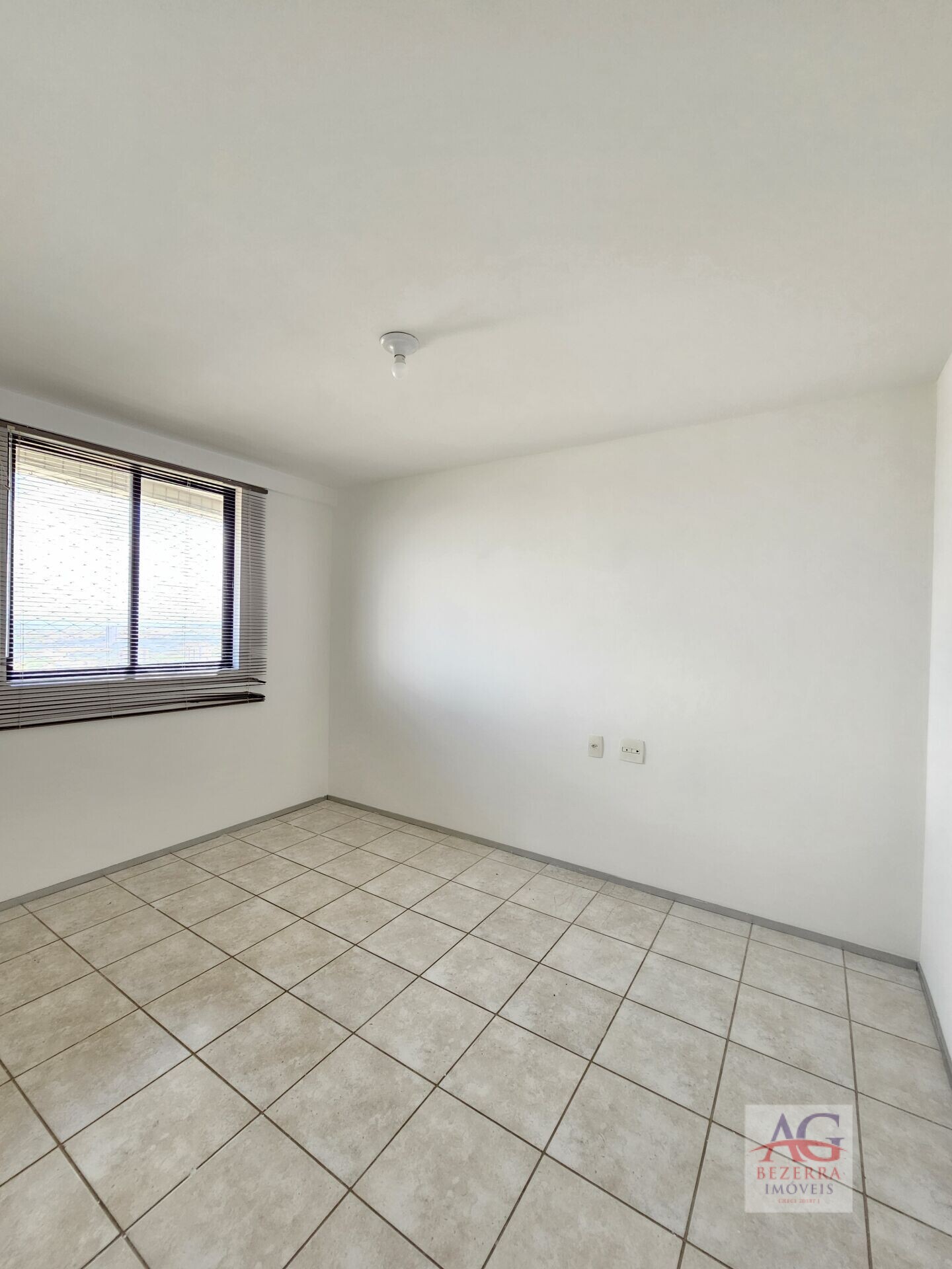 Apartamento para alugar com 3 quartos, 107m² - Foto 12