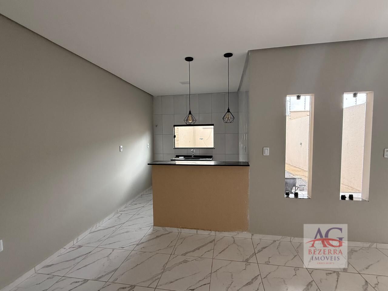 Casa à venda com 2 quartos, 70m² - Foto 4
