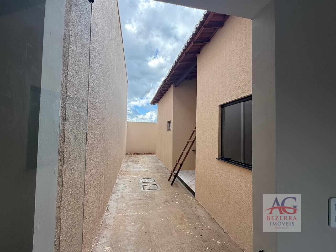 Casa à venda com 2 quartos, 70m² - Foto 8