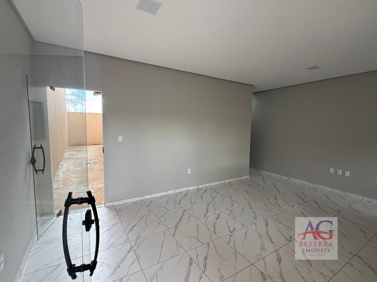 Casa à venda com 2 quartos, 70m² - Foto 3