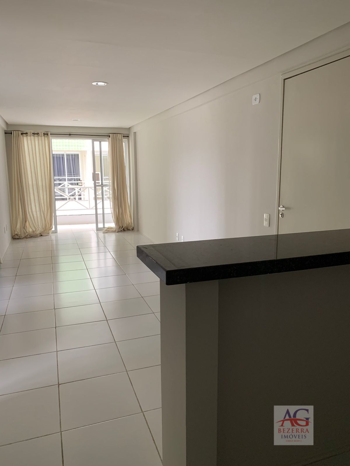 Apartamento à venda com 3 quartos, 66m² - Foto 2