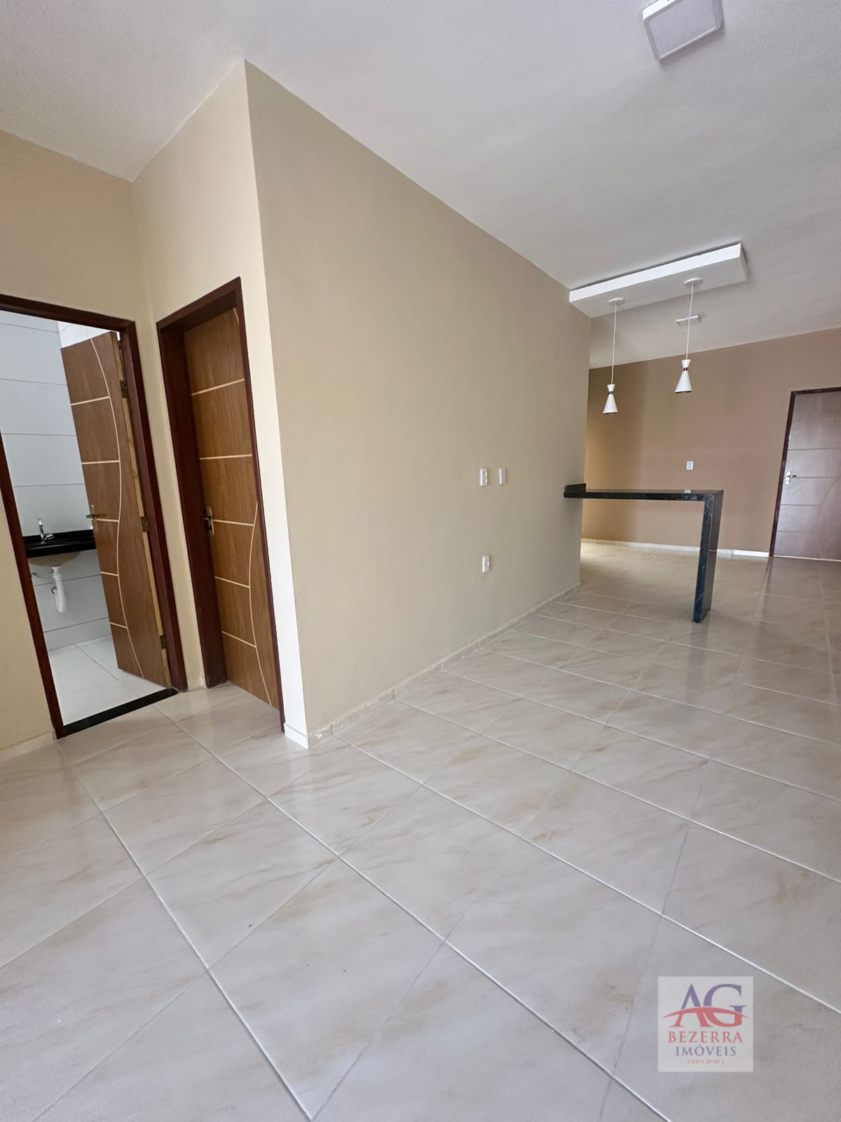 Casa à venda com 3 quartos, 90m² - Foto 1