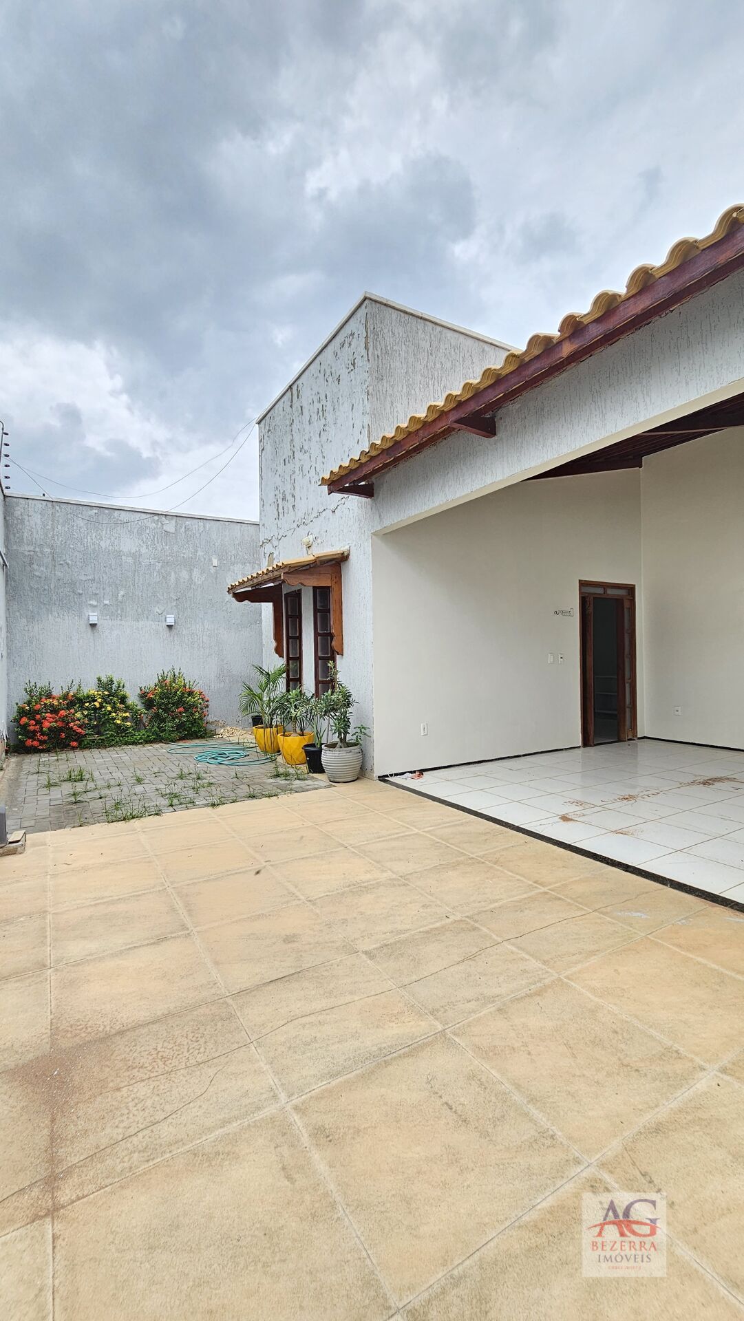 Casa à venda com 4 quartos, 300m² - Foto 1