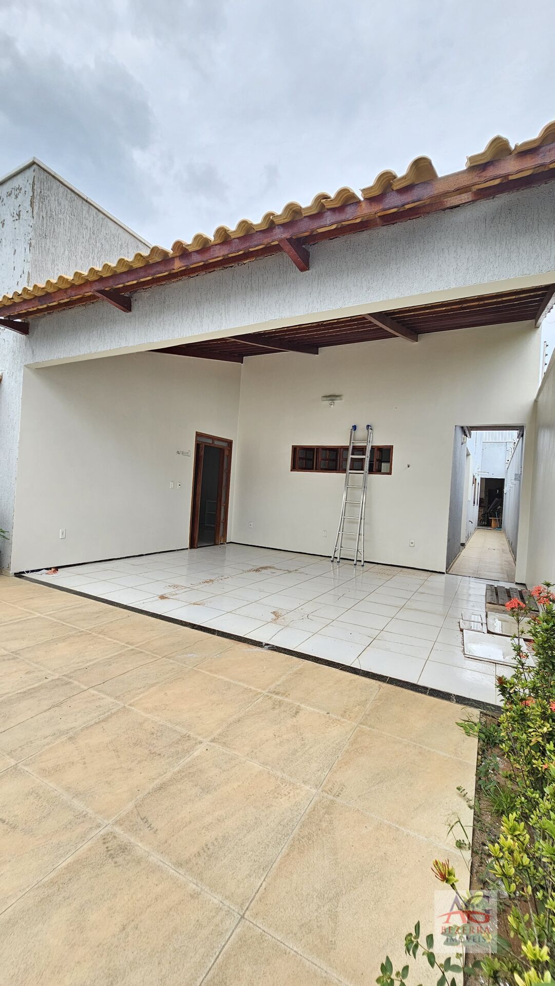 Casa à venda com 4 quartos, 300m² - Foto 2
