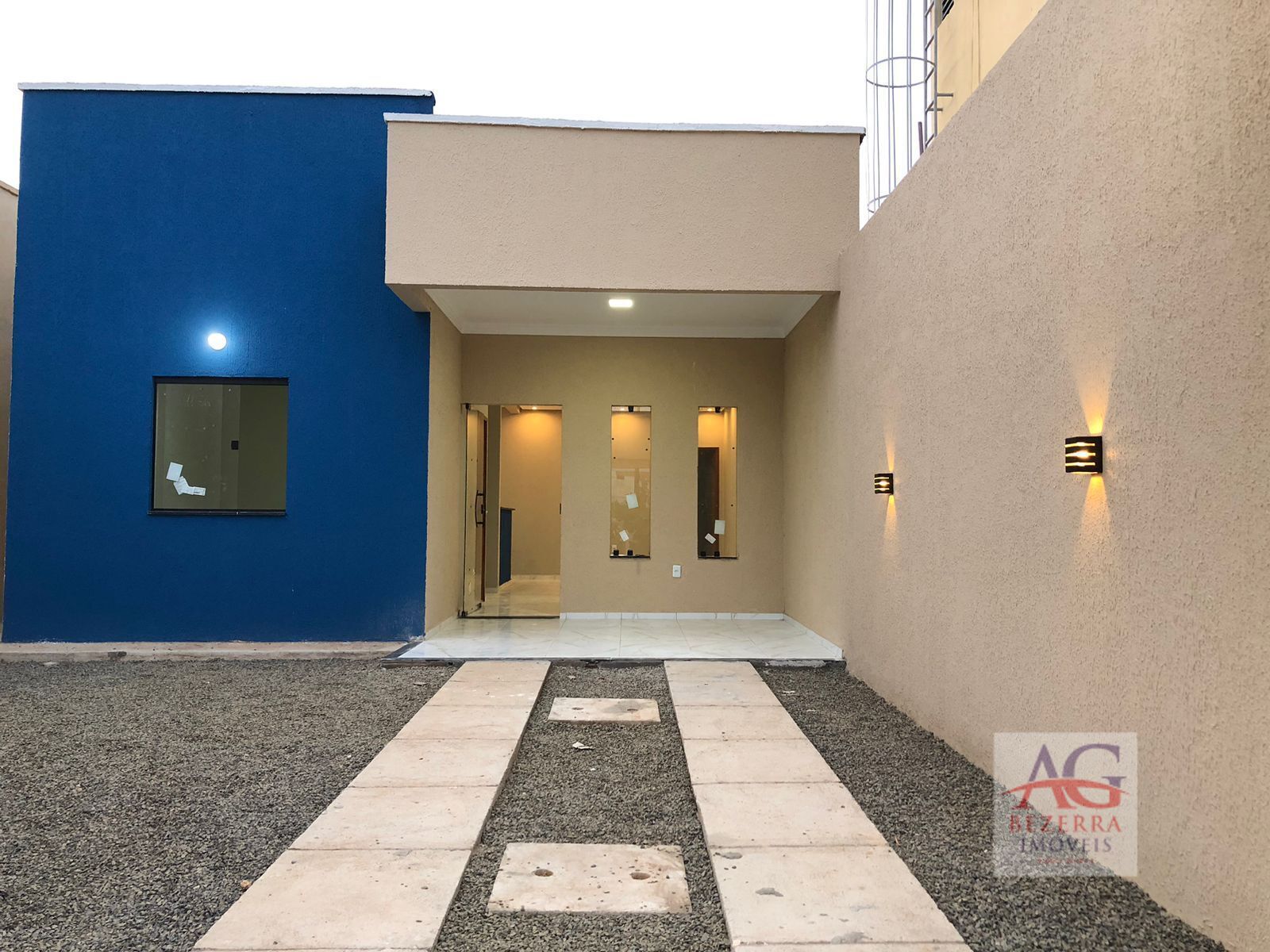 Casa à venda com 2 quartos, 88m² - Foto 1