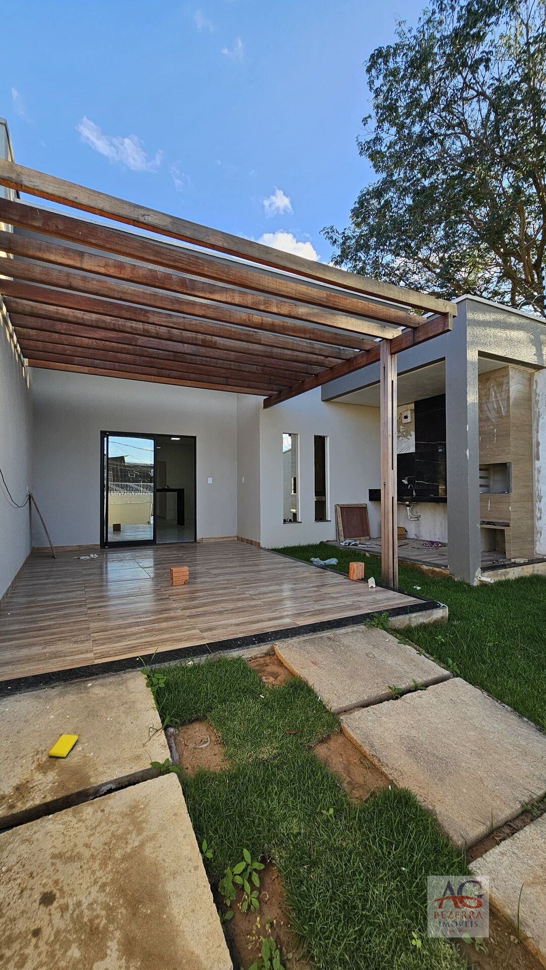 Casa para alugar com 3 quartos, 156m² - Foto 1