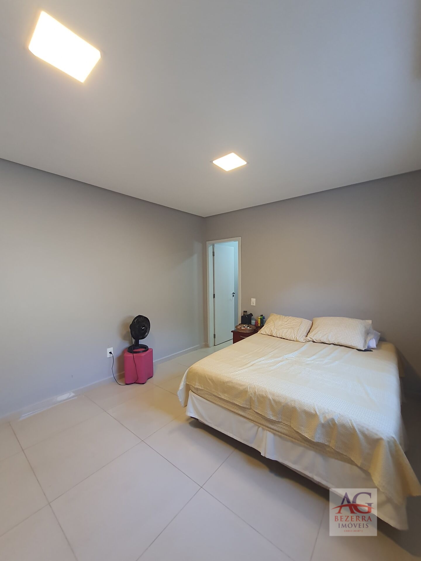 Casa à venda com 3 quartos, 300m² - Foto 17