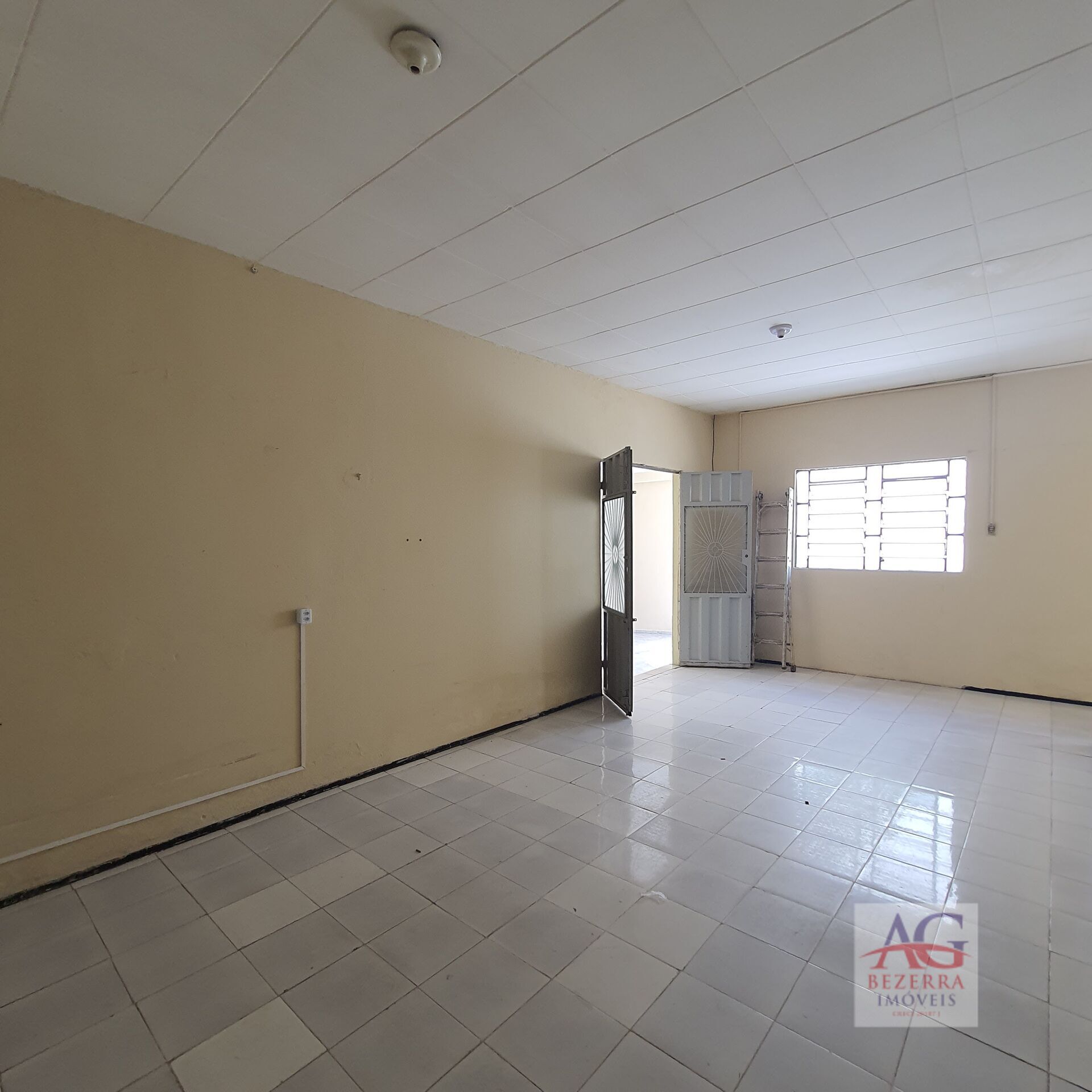 Casa à venda com 2 quartos, 200m² - Foto 10