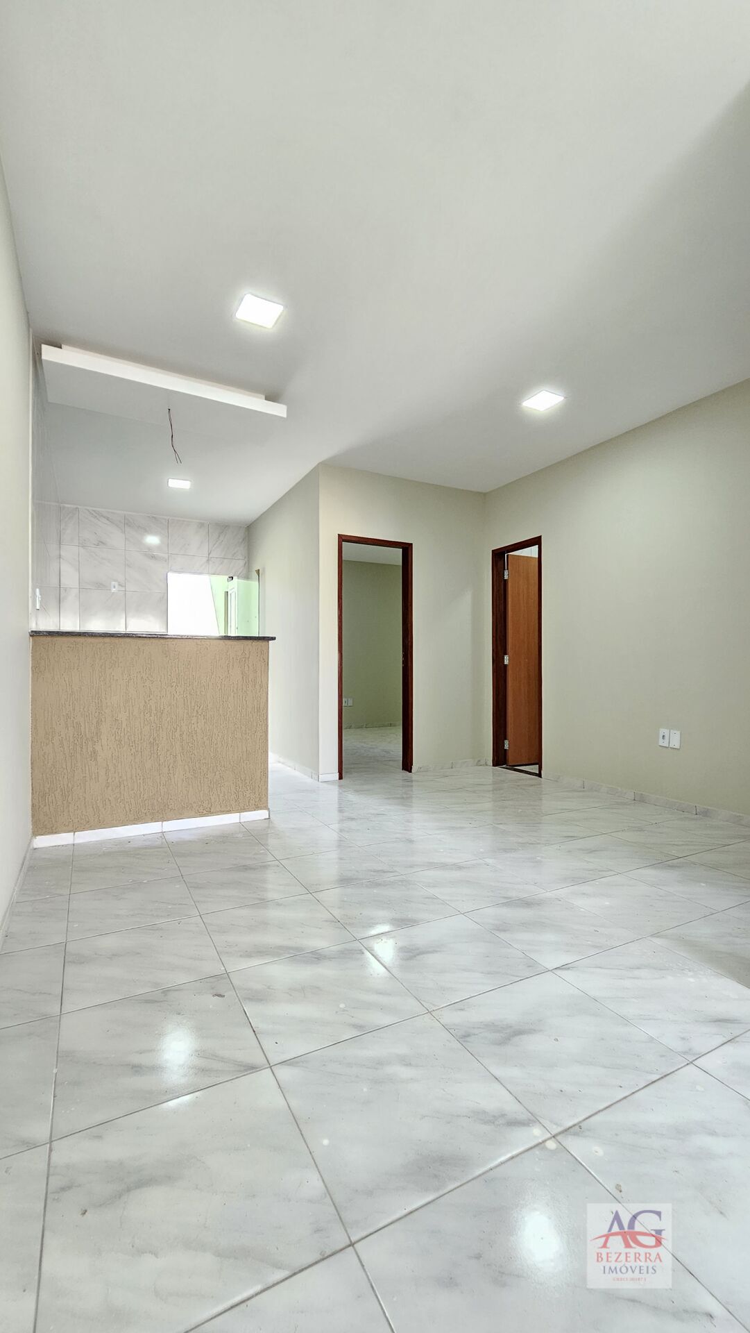 Casa à venda com 2 quartos, 80m² - Foto 3