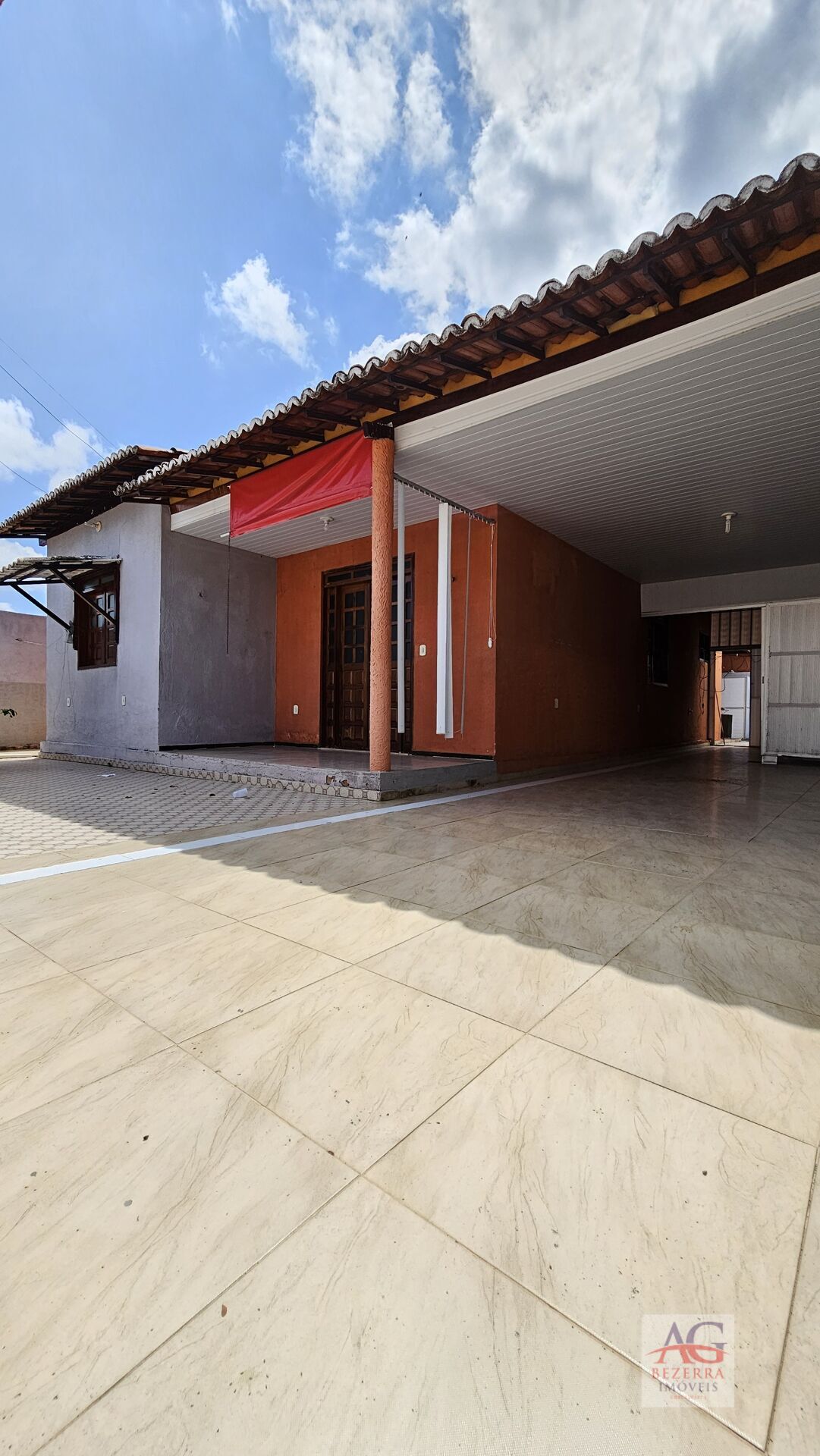 Casa à venda com 3 quartos, 86m² - Foto 1