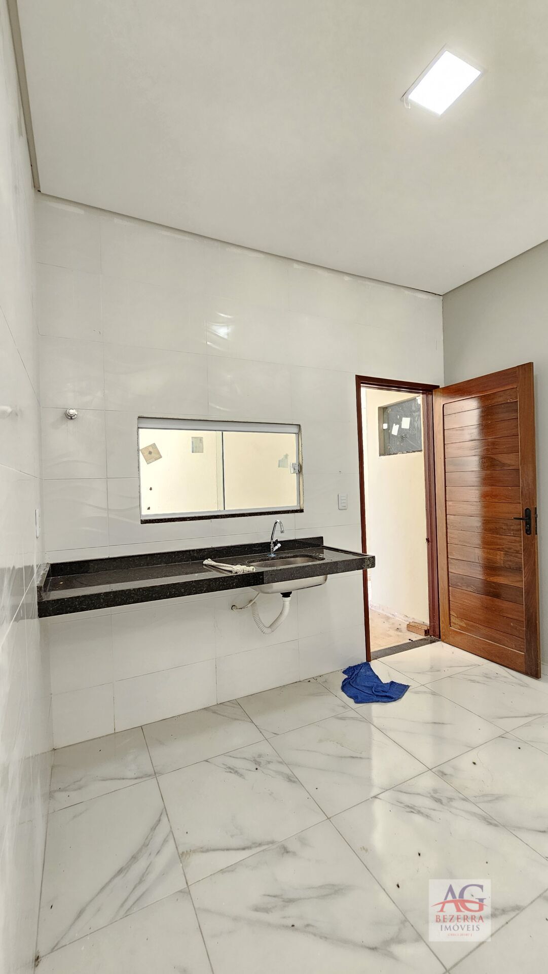 Casa à venda com 3 quartos, 99m² - Foto 10