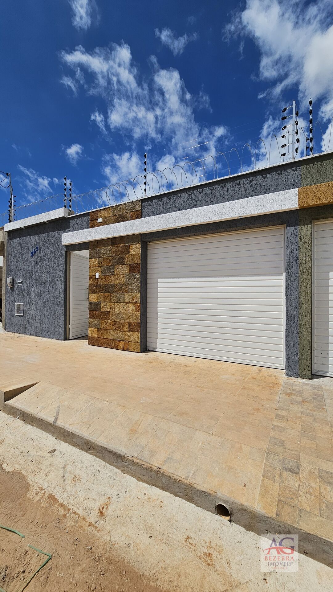Casa à venda com 3 quartos, 99m² - Foto 1