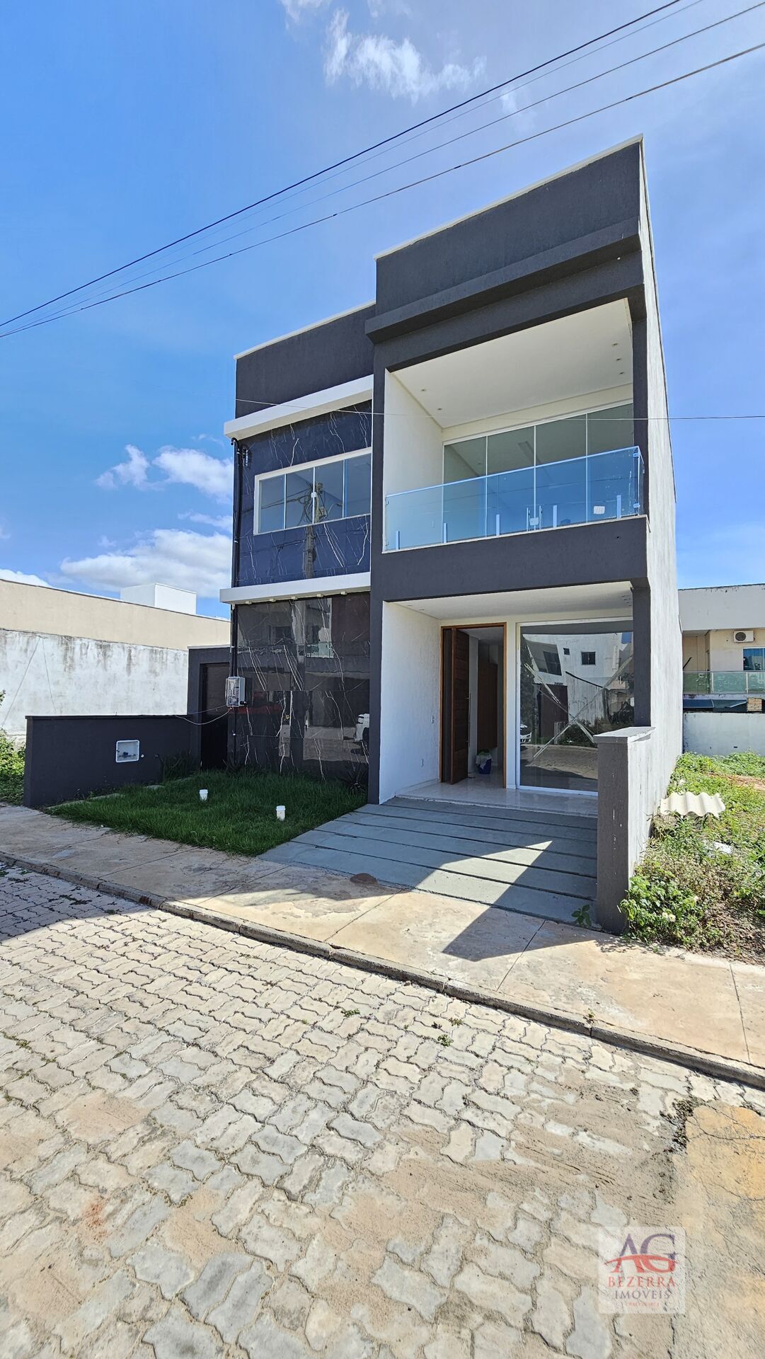 Casa à venda com 4 quartos, 260m² - Foto 1