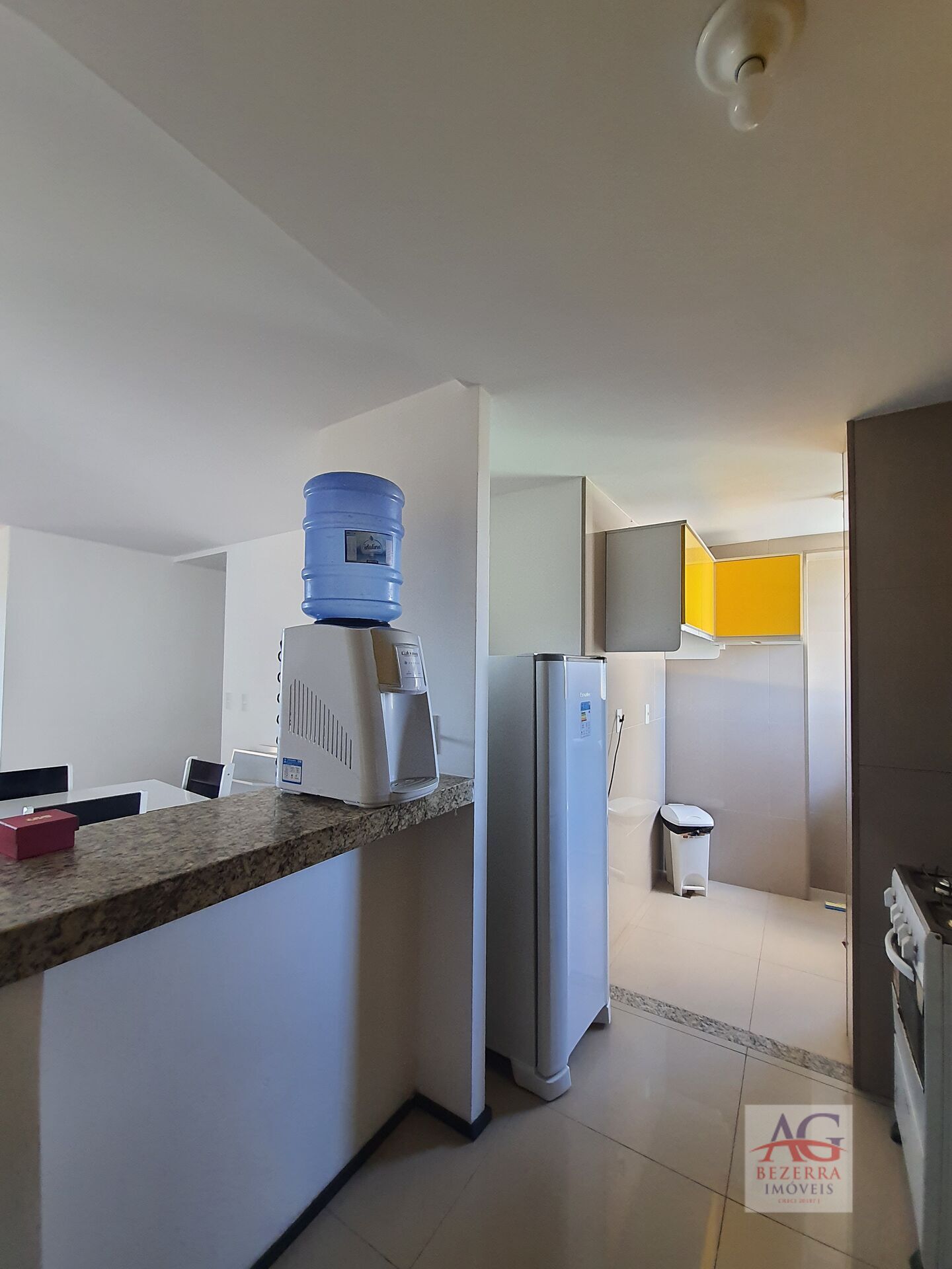 Apartamento à venda com 3 quartos, 90m² - Foto 2