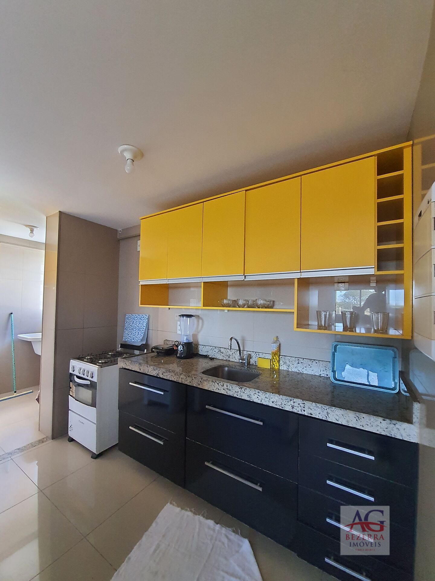 Apartamento à venda com 3 quartos, 90m² - Foto 1