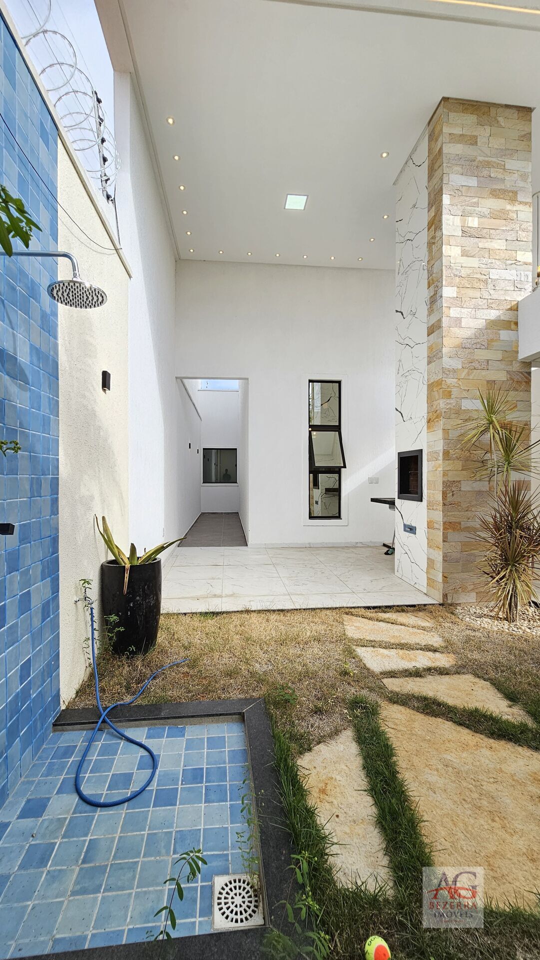 Casa à venda com 3 quartos, 152m² - Foto 1