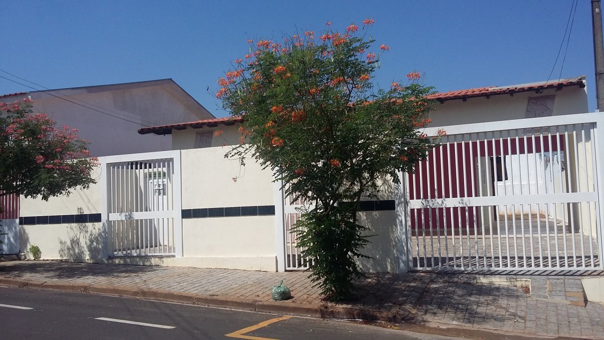 Casa à venda com 3 quartos, 360m² - Foto 1