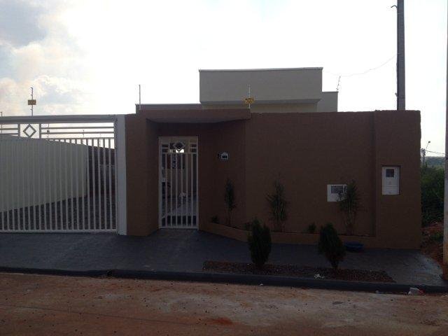 Casa à venda com 2 quartos, 200m² - Foto 2