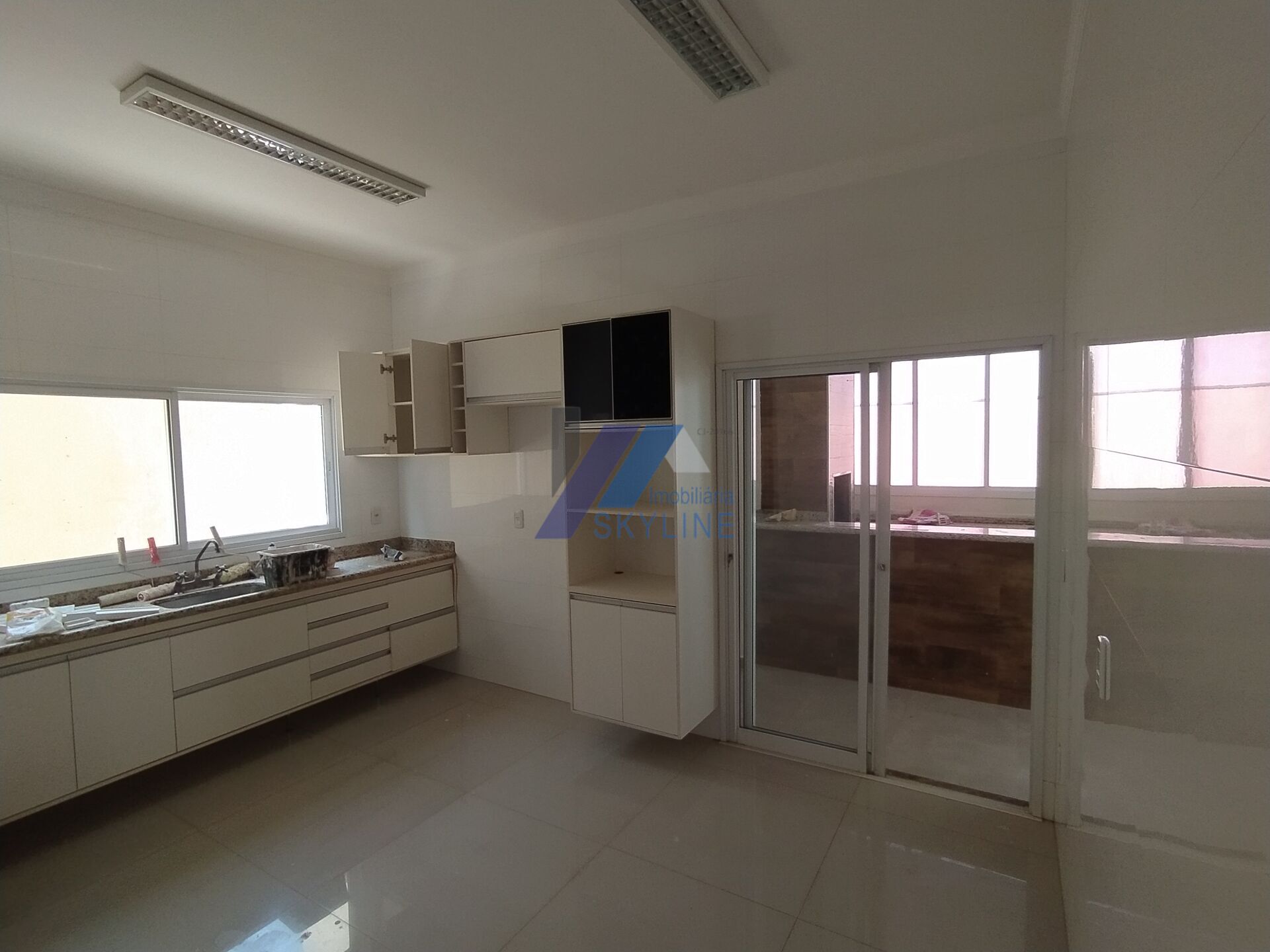 Casa para alugar com 3 quartos, 200m² - Foto 9