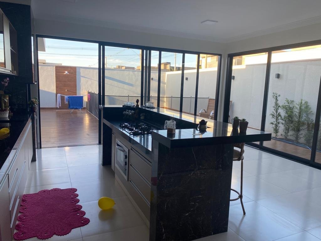 Casa à venda com 3 quartos, 205m² - Foto 3