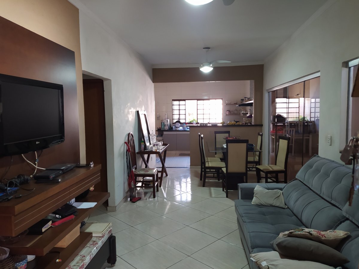 Casa à venda com 3 quartos, 150m² - Foto 1