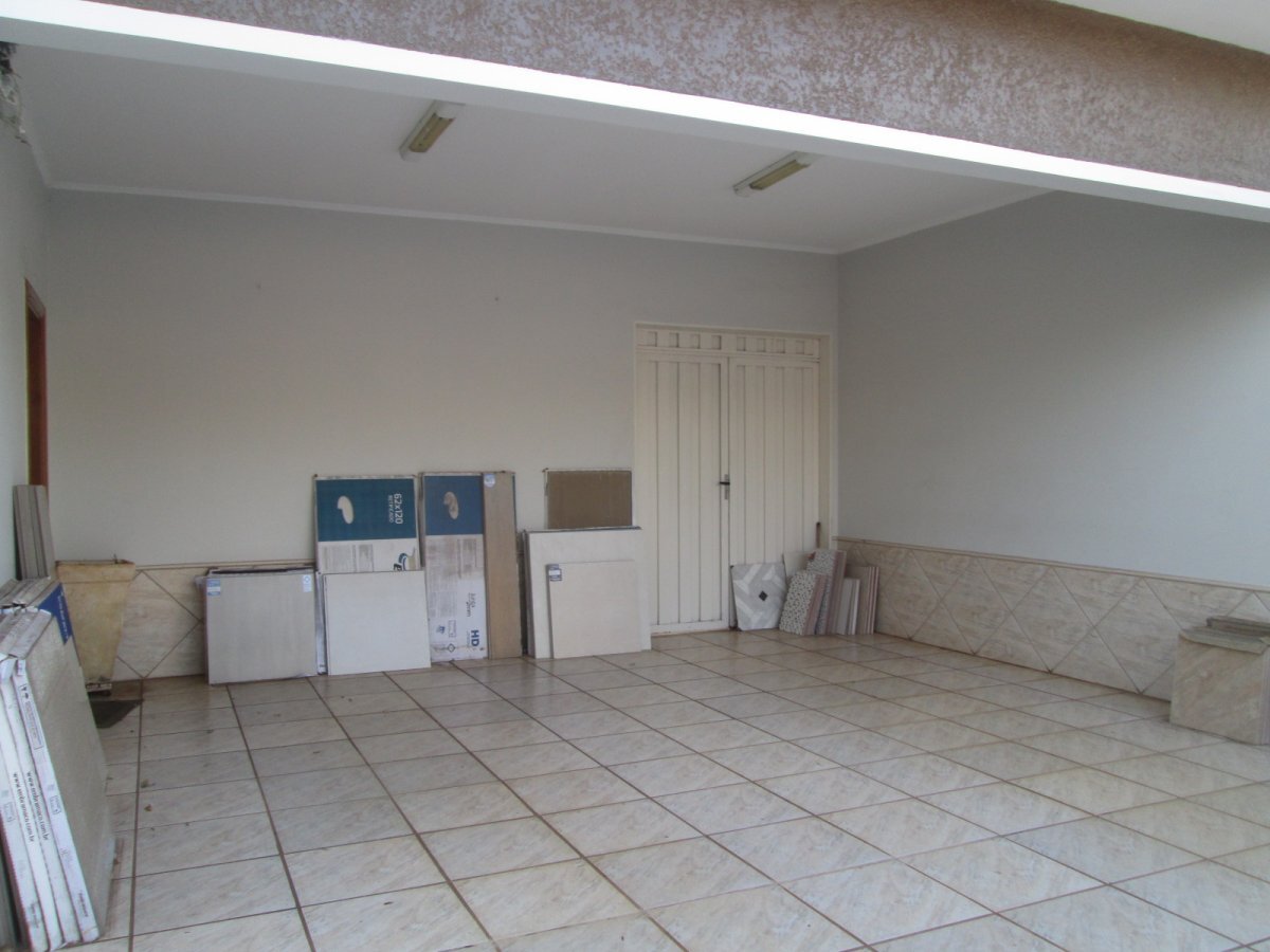 Casa à venda com 3 quartos, 250m² - Foto 2