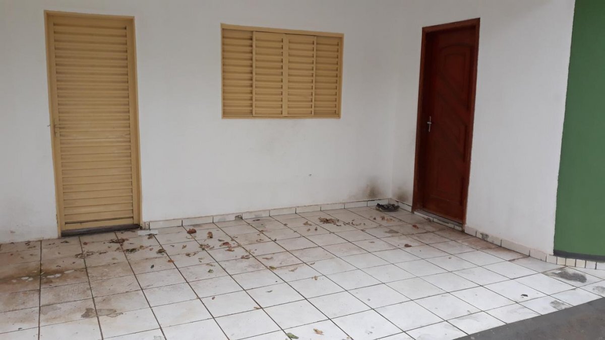 Casa à venda com 3 quartos, 200m² - Foto 2