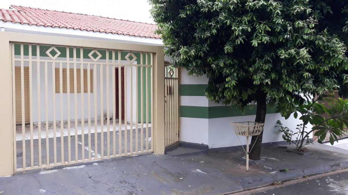 Casa à venda com 3 quartos, 200m² - Foto 1