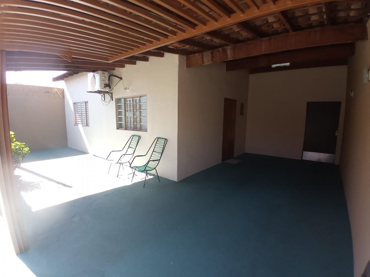 Casa à venda com 2 quartos, 200m² - Foto 2