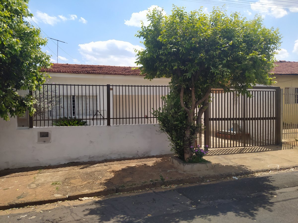 Casa à venda com 2 quartos, 124m² - Foto 1