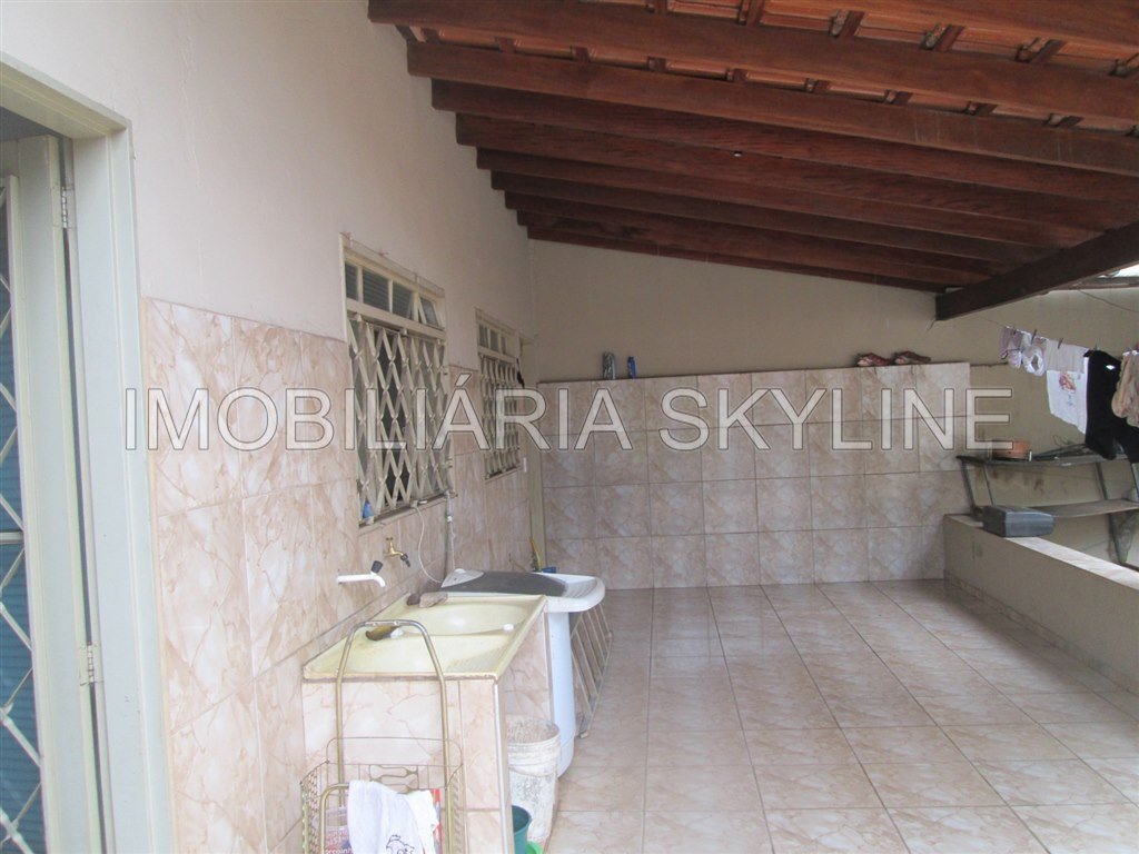 Casa à venda com 2 quartos, 216m² - Foto 1