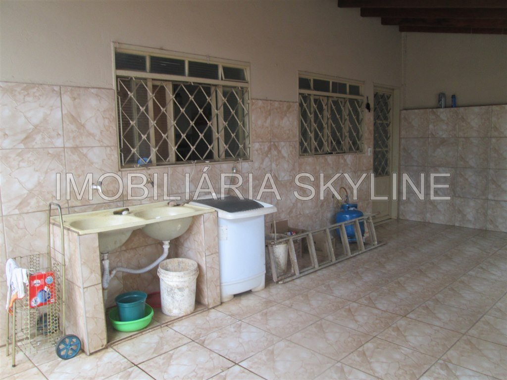 Casa à venda com 2 quartos, 216m² - Foto 2