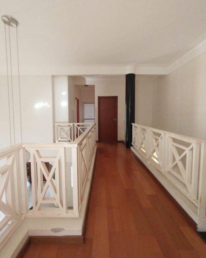 Casa à venda com 4 quartos, 350m² - Foto 2